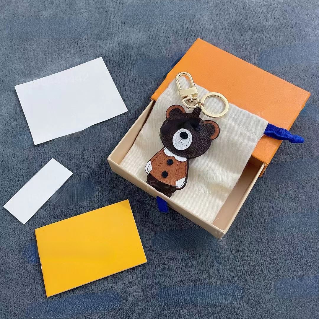 Niedźwiedź z pudełkiem.