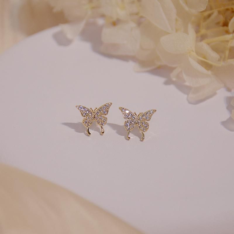 gold stud earring