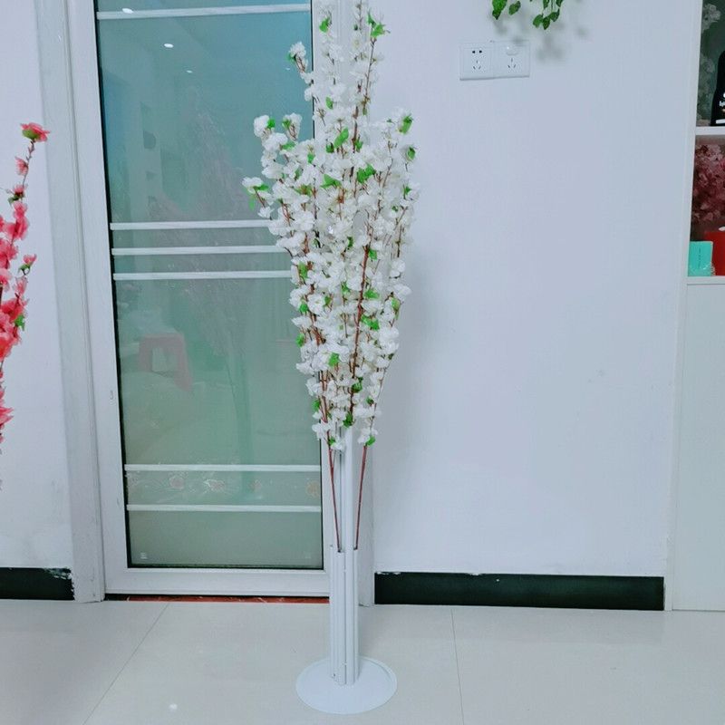 白い桃の木
