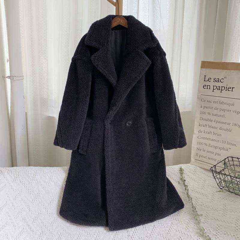 Черное плюшевое пальто