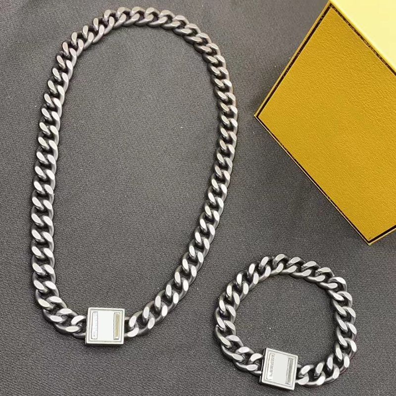 Bracelet + collier