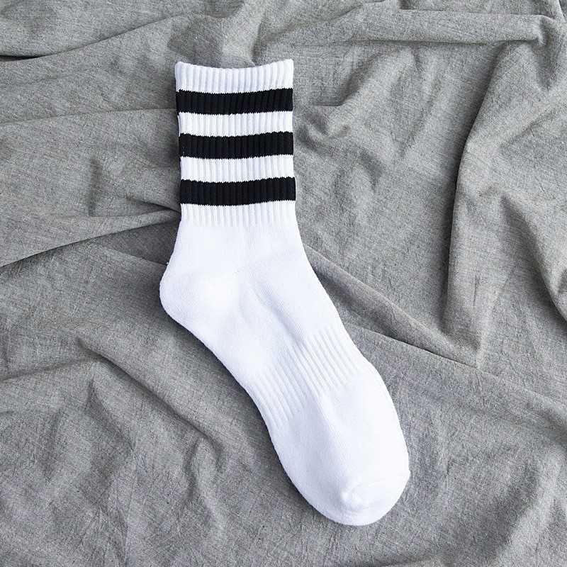 Stripe noire sur fond blanc