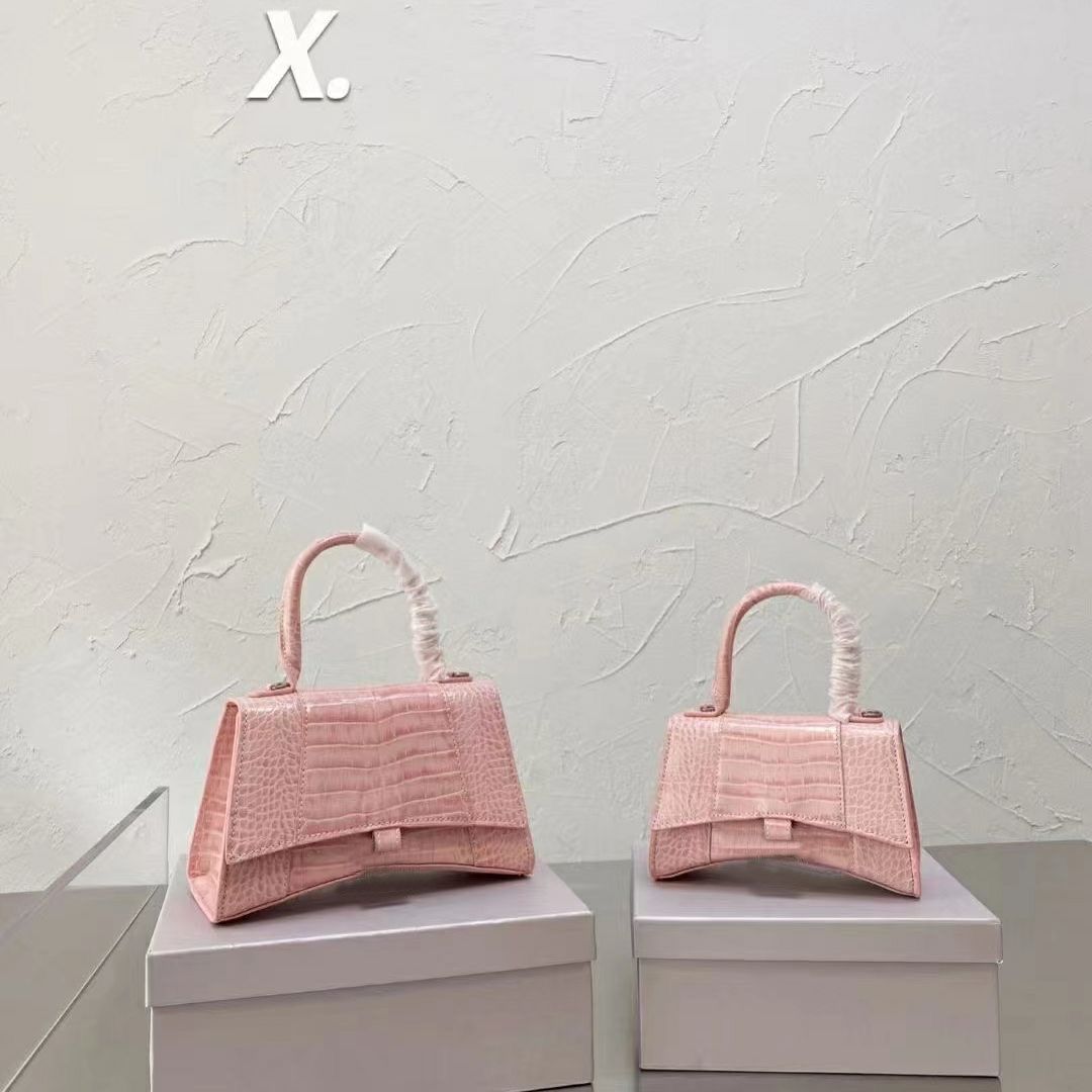 3.pink bags silver chain