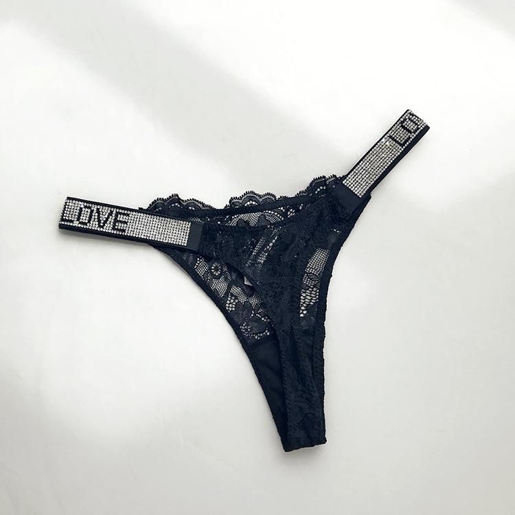 Tanga de encaje negro