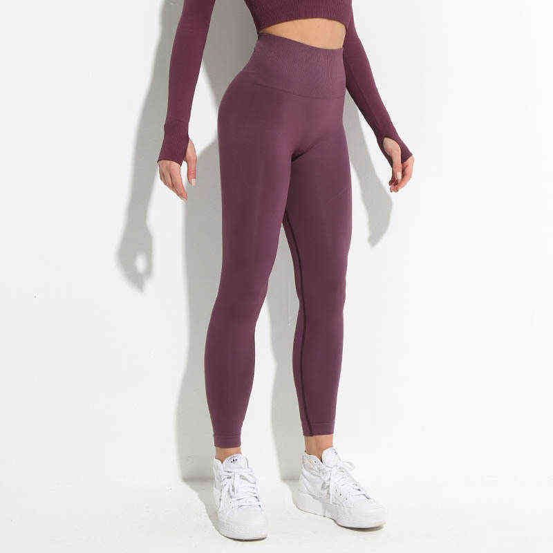 pantalon rouge violet.