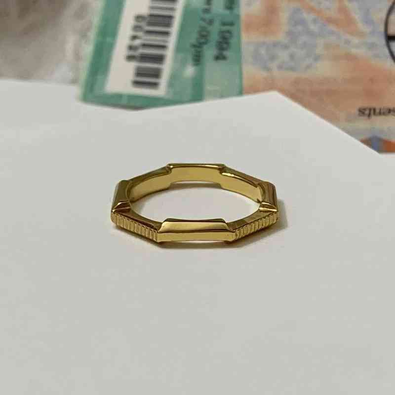 金の指輪