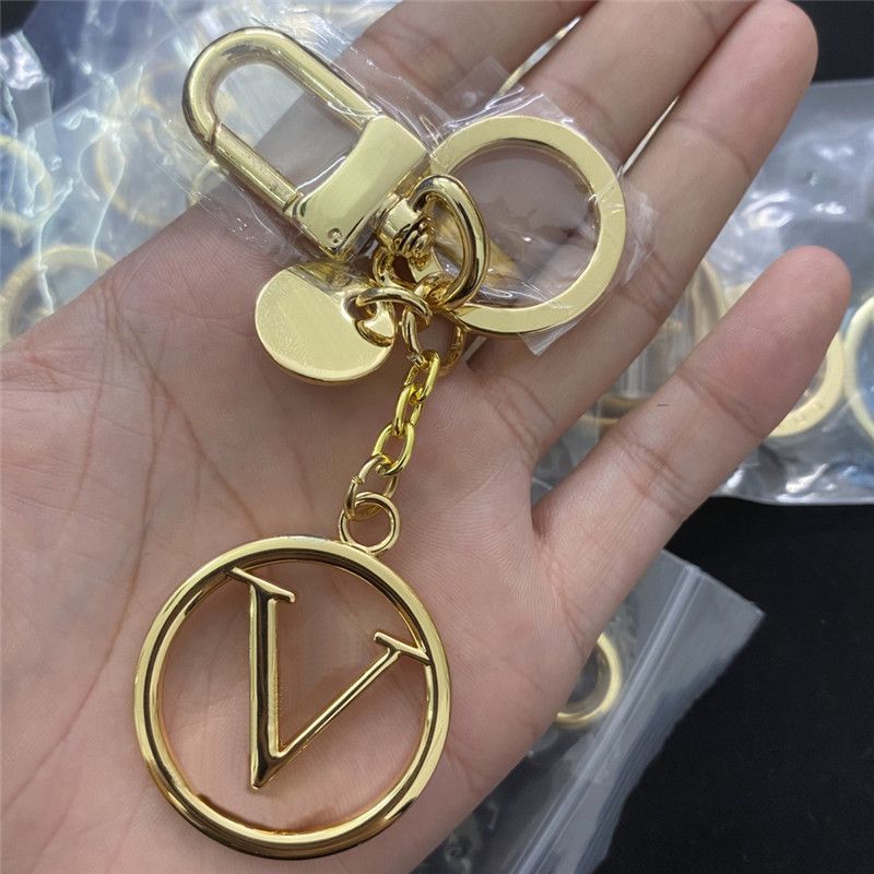 Luxury Gold Letter Buckle Designer Gold Keychain For Couples