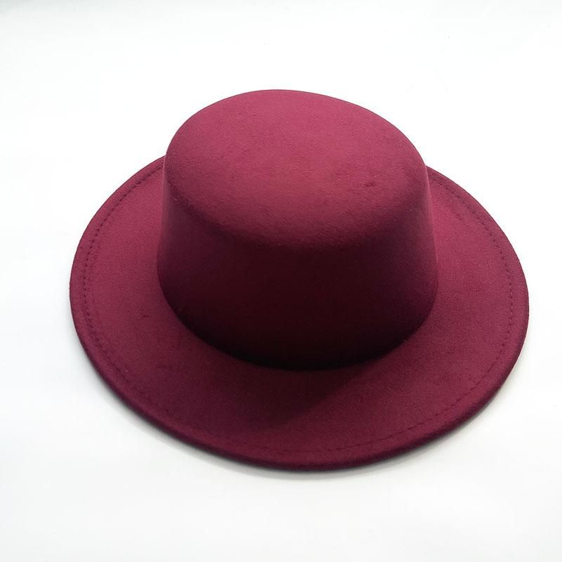 Vinröd hatt