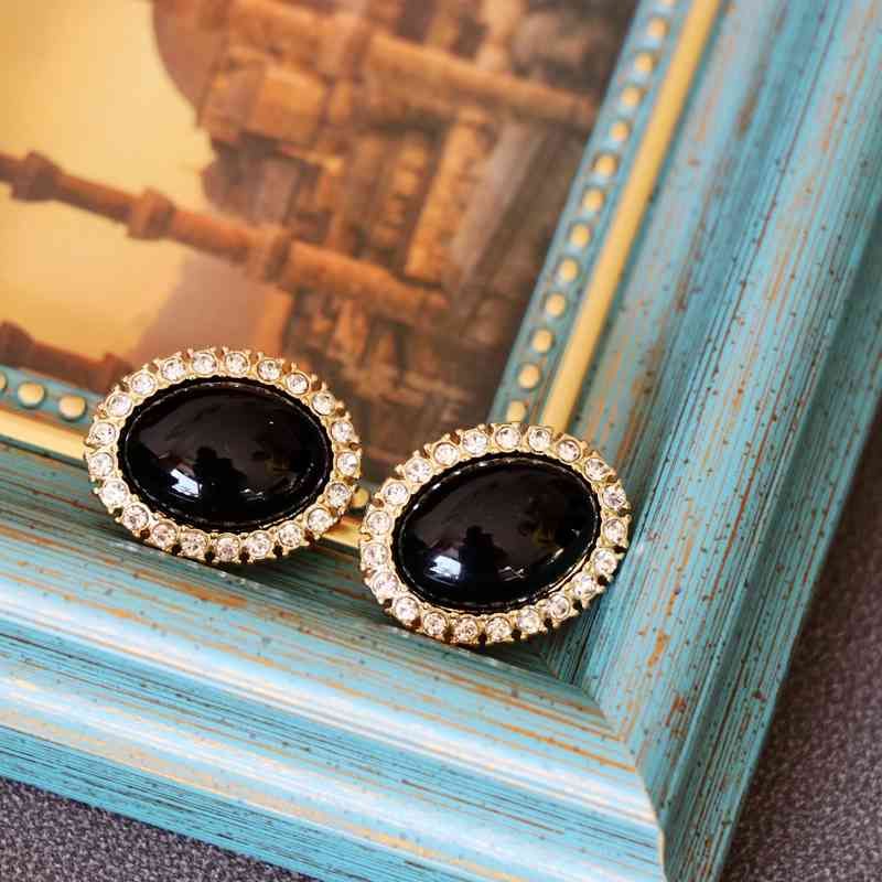 boucles d'oreilles noires