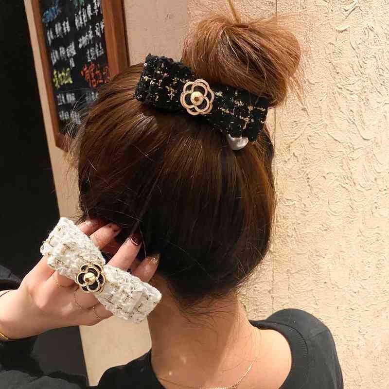 Black Camellia 1pcs