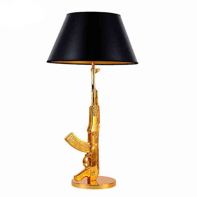 Lampe de table d'or