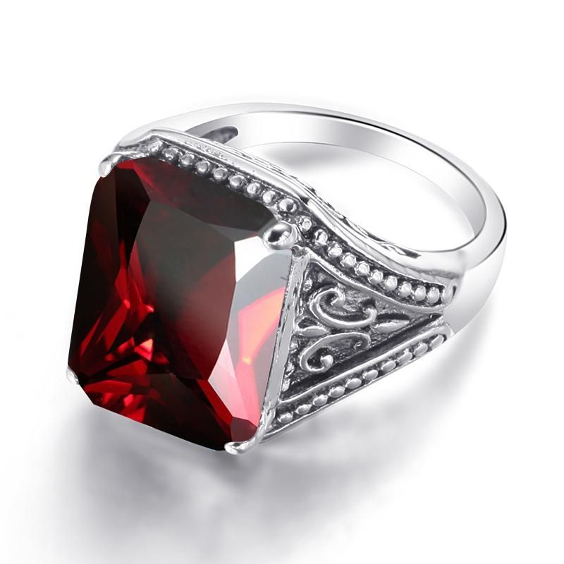 Kina Garnet Ring Antik Silver