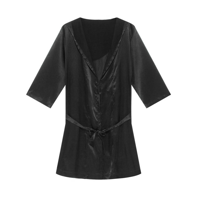 Schwarze Robe