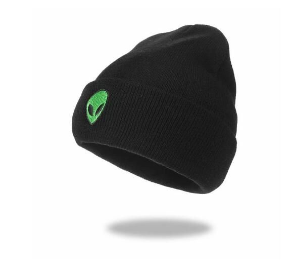 블랙 모자 녹색 라벨