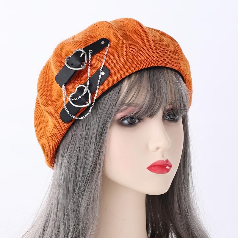 オレンジ色のベレー帽