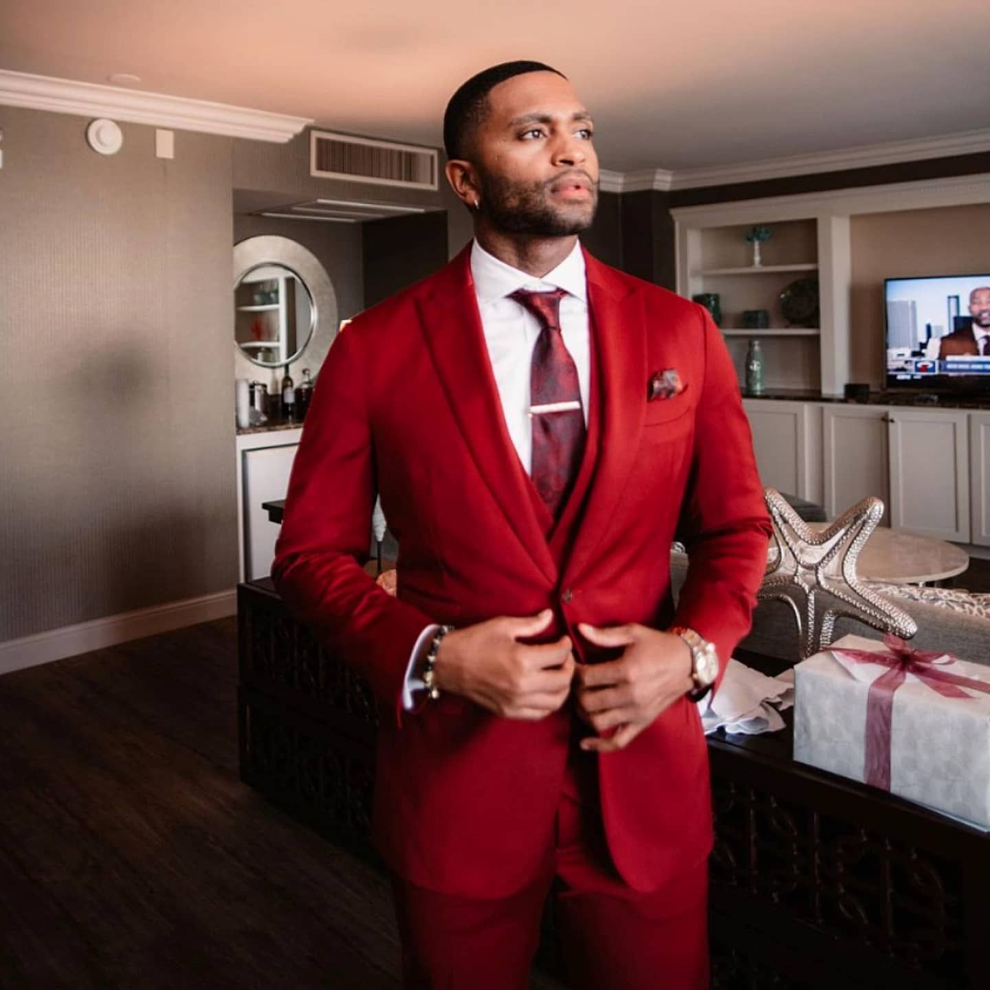 Red Plus Size Mens Suit Peaked Lapel 