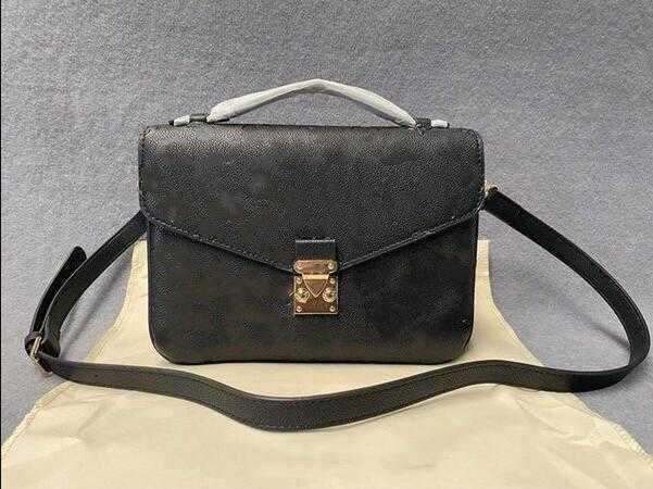 Pochette noire