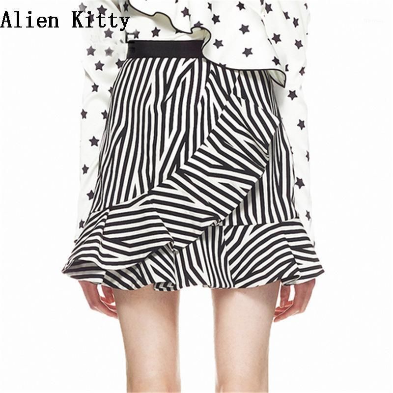 Faldas Kitty 2022 MUJERES A LÍNEA corta Ruffles Black Blanco Mini Sexy