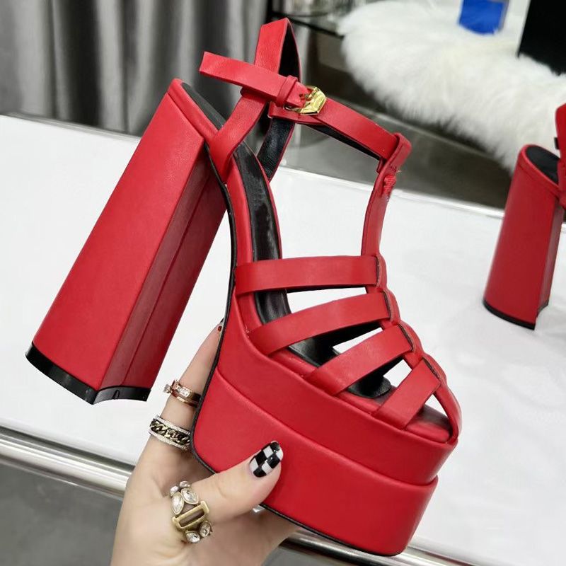 cuir verni Rouge