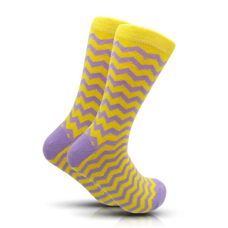 黄色の紫色の靴下