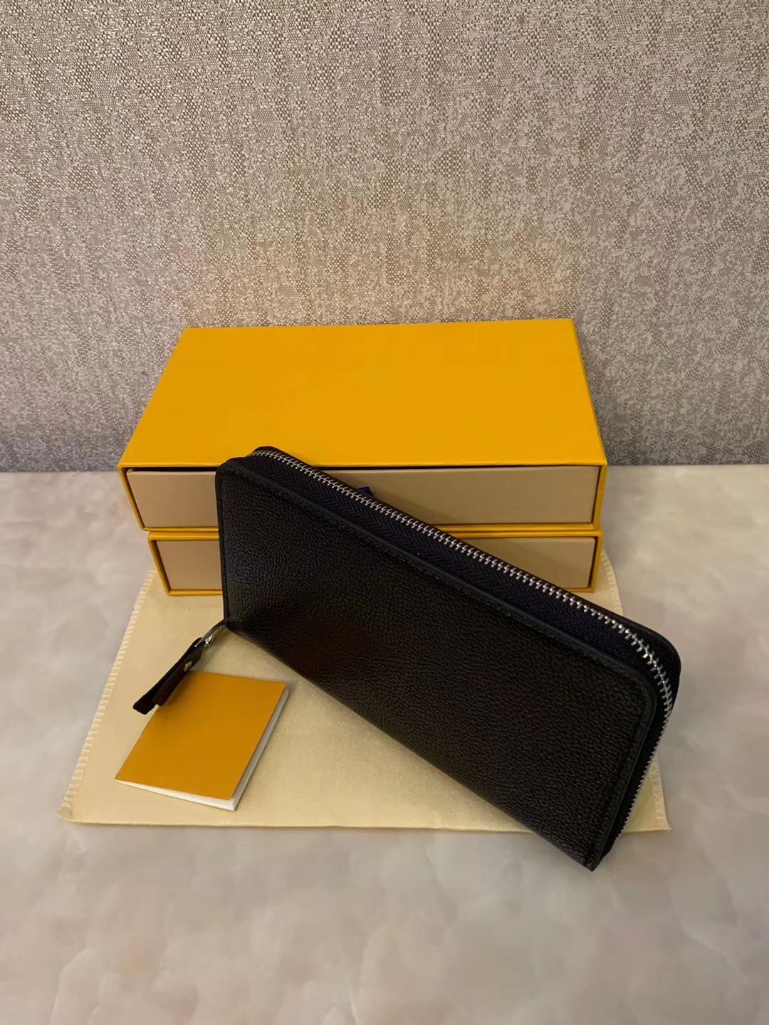 Single Zipper WALLET The Most Stylish Way To Carry Around Money Cards And  Coins Men Leather Purse Card Holder Long Business Women Wallet From  Hot_bag1688, $13.51