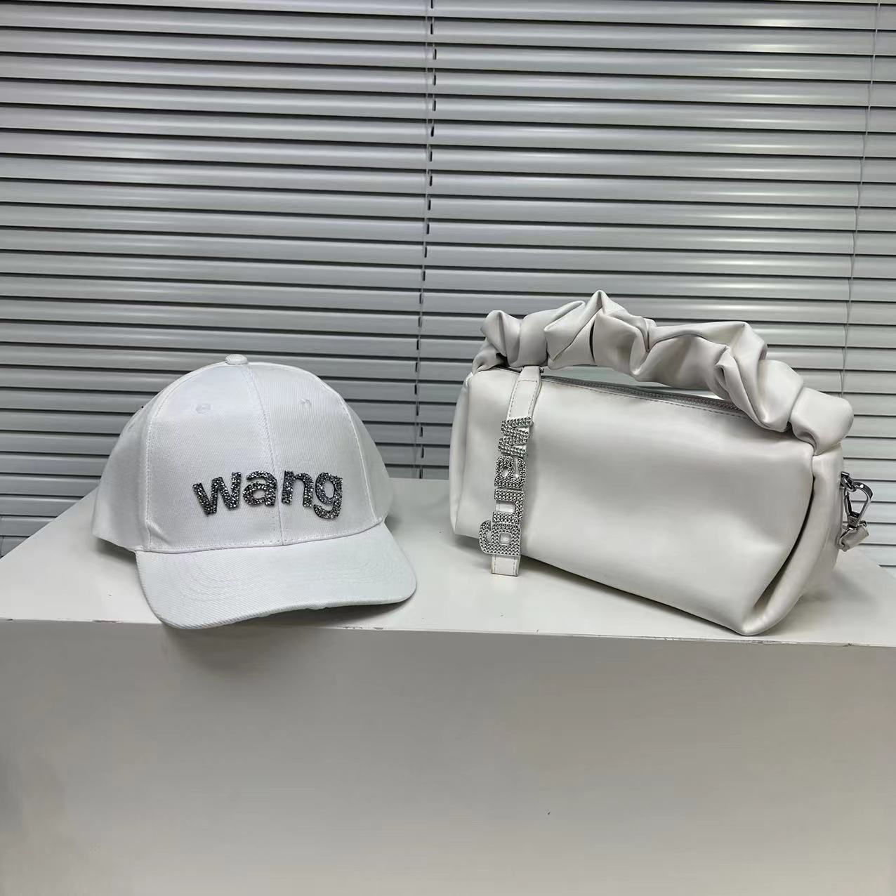 Beyaz çanta+şapka