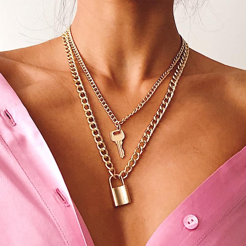 Colliers pendentifs Collier couleur or Chaîne de pull hip-hop Amour Long multicouche pour femmes Bijoux de mode Pendentif_voghion.com