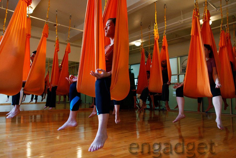 2019 Omitree Deluxe 5 5 Yards Elastic Decompression Inversion Therapy Anti Gravity Yoga Swing Aerial Yoga Hammock Flying Yoga Strap 2000 Lb From