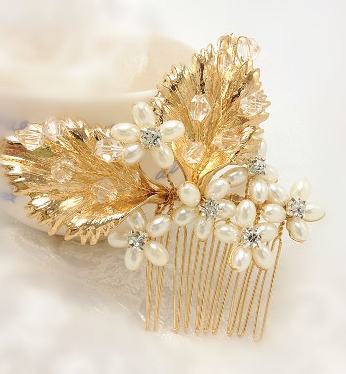gold and pearl hair comb