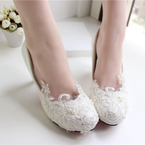 white lace bridal shoes