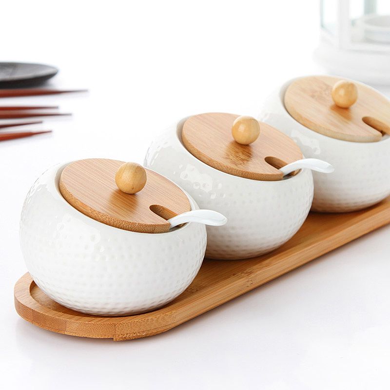2019 European And American Style Ceramic Salt Shaker Kitchen