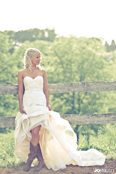Discount Bride In Cowgirl Boots Country Wedding Dresses 2019