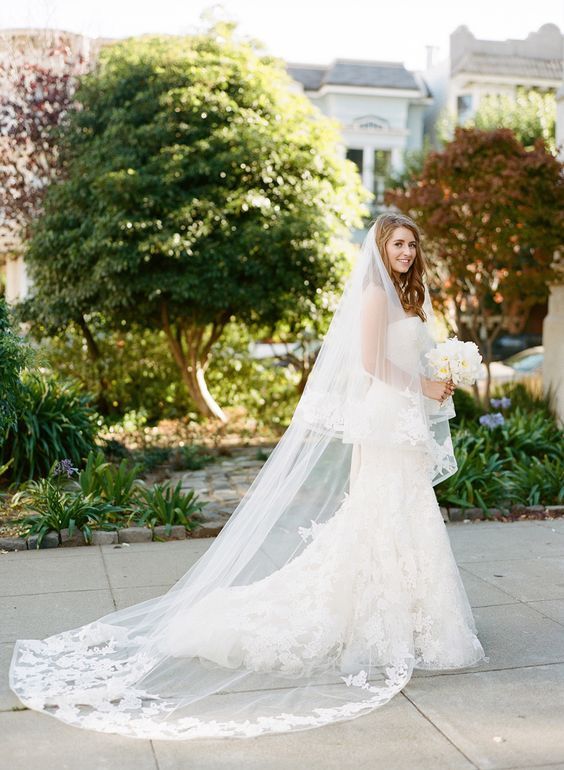 Wedding Veil Two-tier Cathedral Bridal Veils Lace Applique Edge Veil with Comb