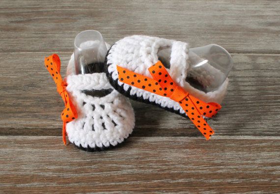 crochet baby shoes made by hand
