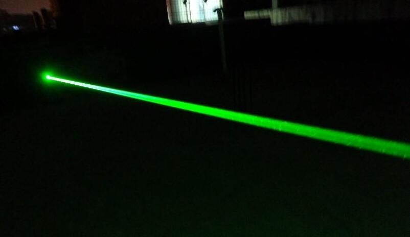 Zielone wskazówki laserowe.