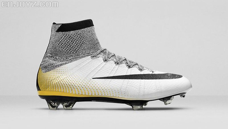 Zapatos Nike para de fútbol Cristiano Ronaldo de la edición especial de arranque Blanco / Dorado