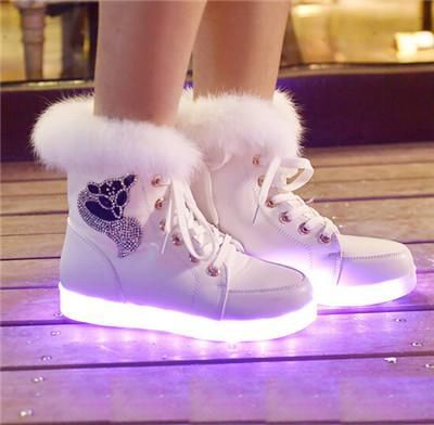 Desconto Em 2015 Inverno Grandes Crianças Grande Menina Estudante Sapato  Levou Botas De Carga USB 2 Cores Preto Branco Tamanho 35 40 Loja Online De  Ténis De Topo | DHgate.Com