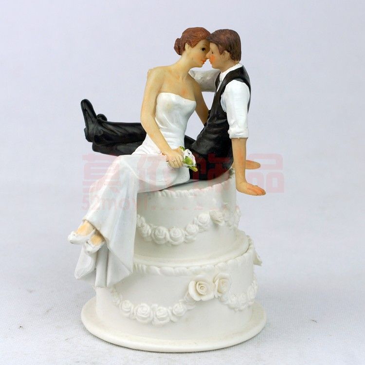 Fashion Wedding Bride Groom Cake Topper Romantic Wedding Cake Decorations Side Sit Embrace Couple Figurine Cheap Wedding Supplies From Verawu 17 08 Dhgate Com