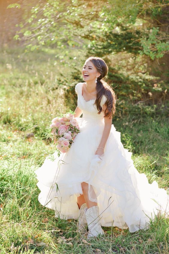 Discount Modest Cowboy Boots Country Wedding Dresses With Cap