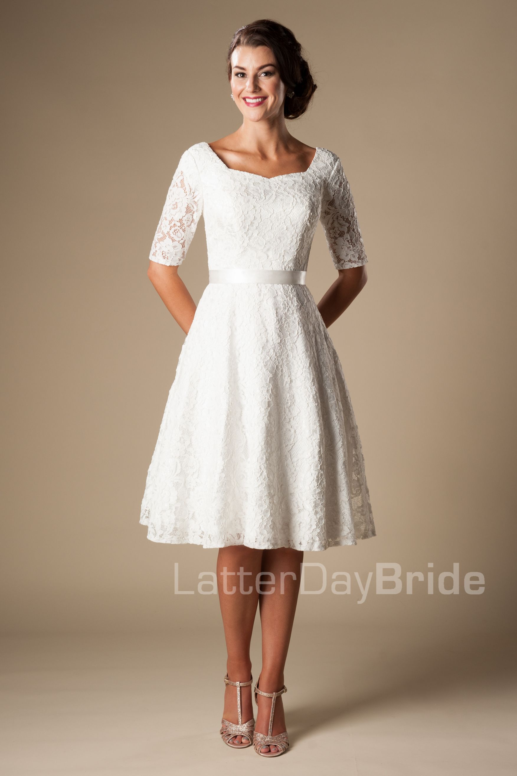 Acheter Robes De Mariee Reception Vintage Court Modeste Reception Avec Demi Manches Diner De Repetition Informel Robes De Mariee New Custom Made New De 68 87 Du Totallymodest Dhgate Com