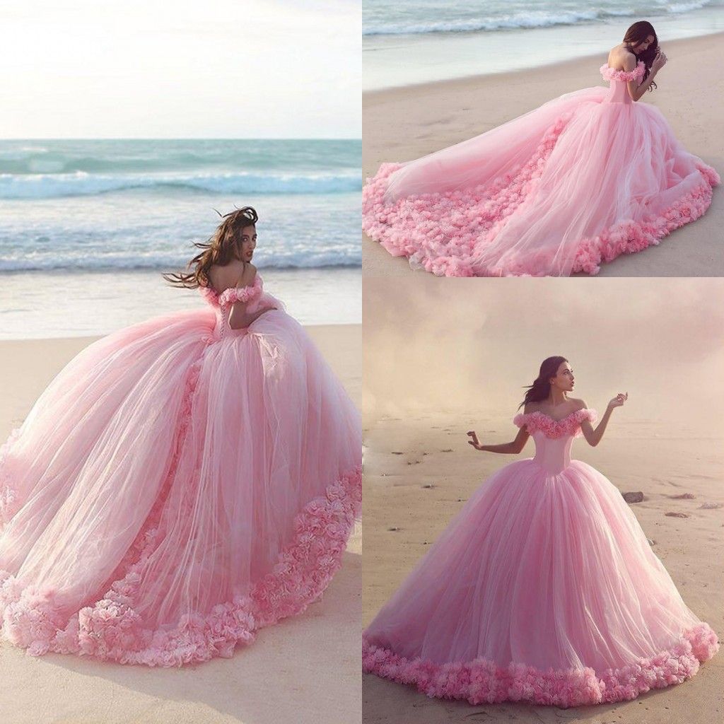 Vestido De Dama De Honra 2017 Puffy Pink Quinceanera Vestidos Princesa  Cinderela Formal Longo Vestido De Baile Doce 16 Festa De Formatura Vestidos  Vestidos De Tribunal Fora Do Ombro Flor 3D Catequese