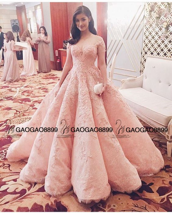 The very beautiful LIZA SOBERANO @lizasoberano wears a couture dove gray  fully embroidered MICHAEL CINCO gown at the 2… | Gowns, Evening gowns  elegant, Simple gowns