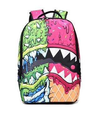 zaino con denti di squalo