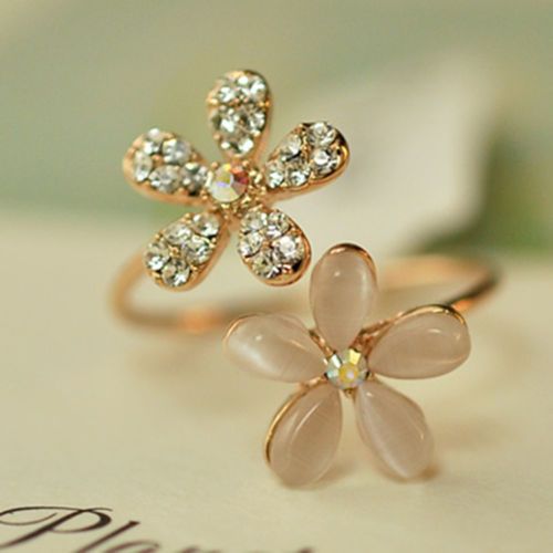 Flowers Women Alloy Ring Silver Crystal Rhinestone Fashion Jewelry Wedding Ring