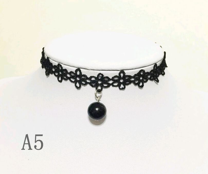 velvet neck choker