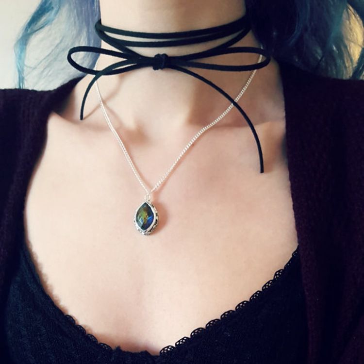 black string choker