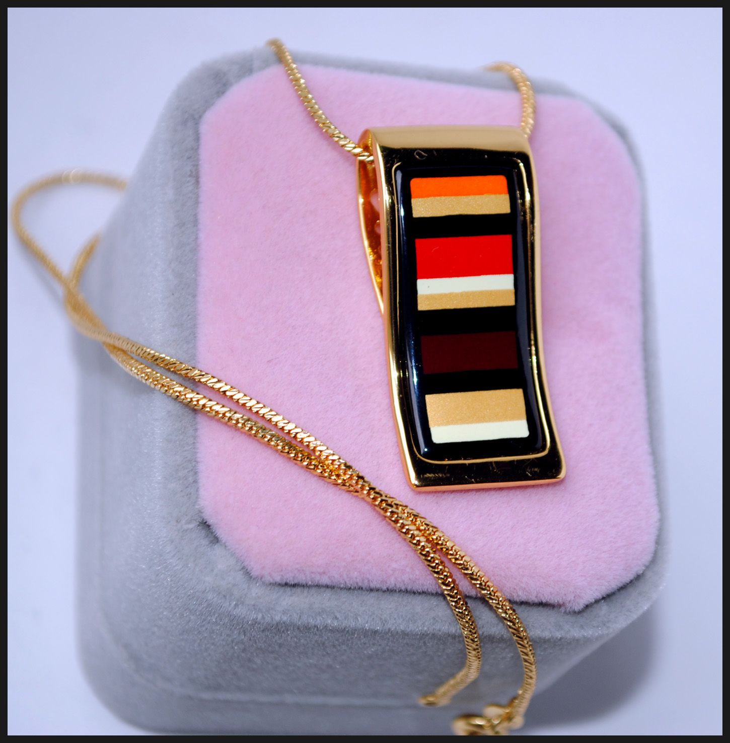 Khaki Stripe Series Necklace 18k Gold-chapado enamel Joyas Top Calidad "S" Forma Colgante Collares Collar Mujeres Regalo