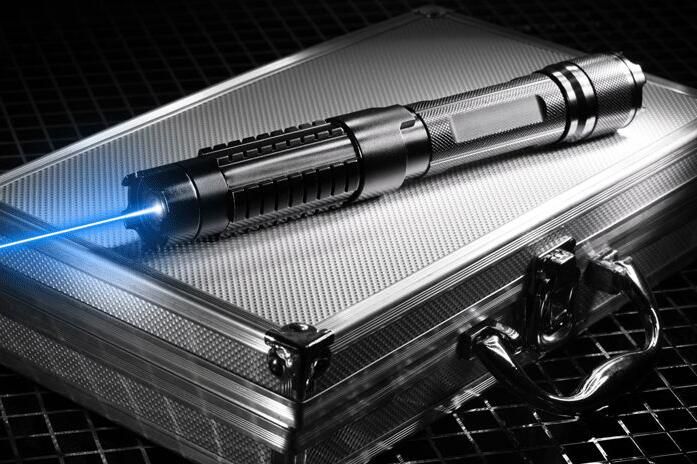 high intensity laser pointer