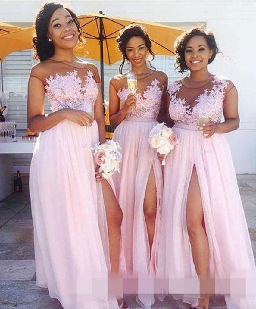 Compra 2018 Rosa Claro Vestidos Largos Para Damas De Honor Lado Dividido  Apliques Transparentes Una Línea De Manga Corta Vestidos De Dama De Honor Para  Bodas Vestido De Fiesta Barato | Entrega