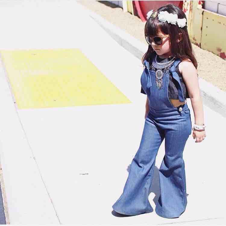 Compre New INS Bebê Denim Calças Suspender Moda Infantil Wide Legged Bib Inverno Calças Crianças Calças Boca De Sino Macacão C1501 Transporte Livre De Angela918, $51,59 | Pt.Dhgate.Com